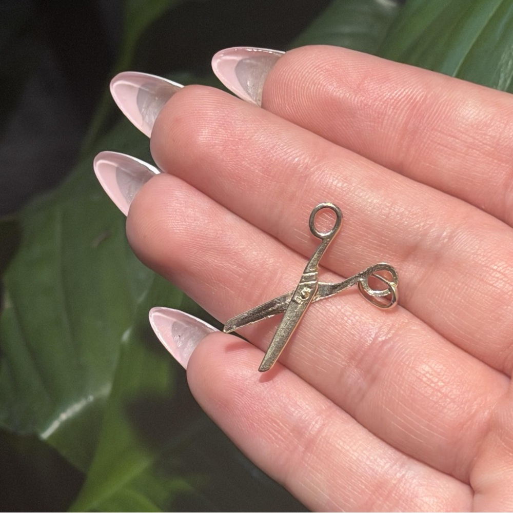 10K Real Yellow Gold Scissors Pendant 1.25” - Picture 4 of 7